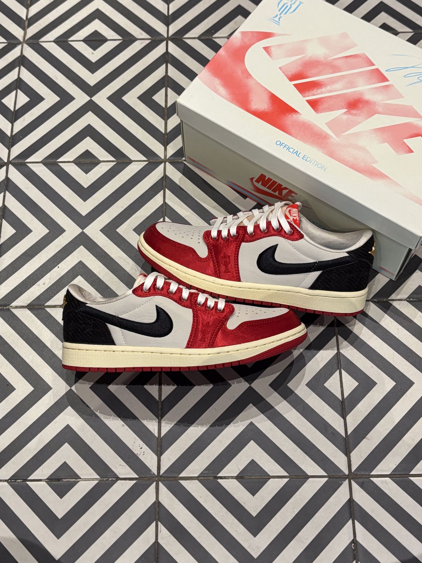 Jordan Low Trophy Room (Taille 38,5)