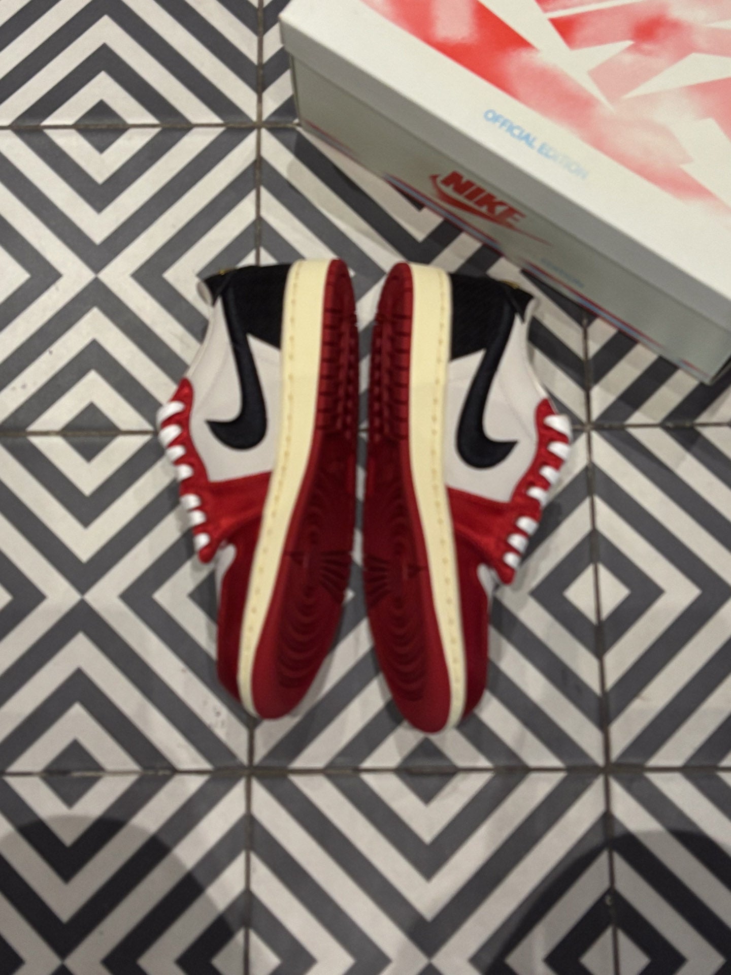 Jordan Low Trophy Room (Taille 38,5)