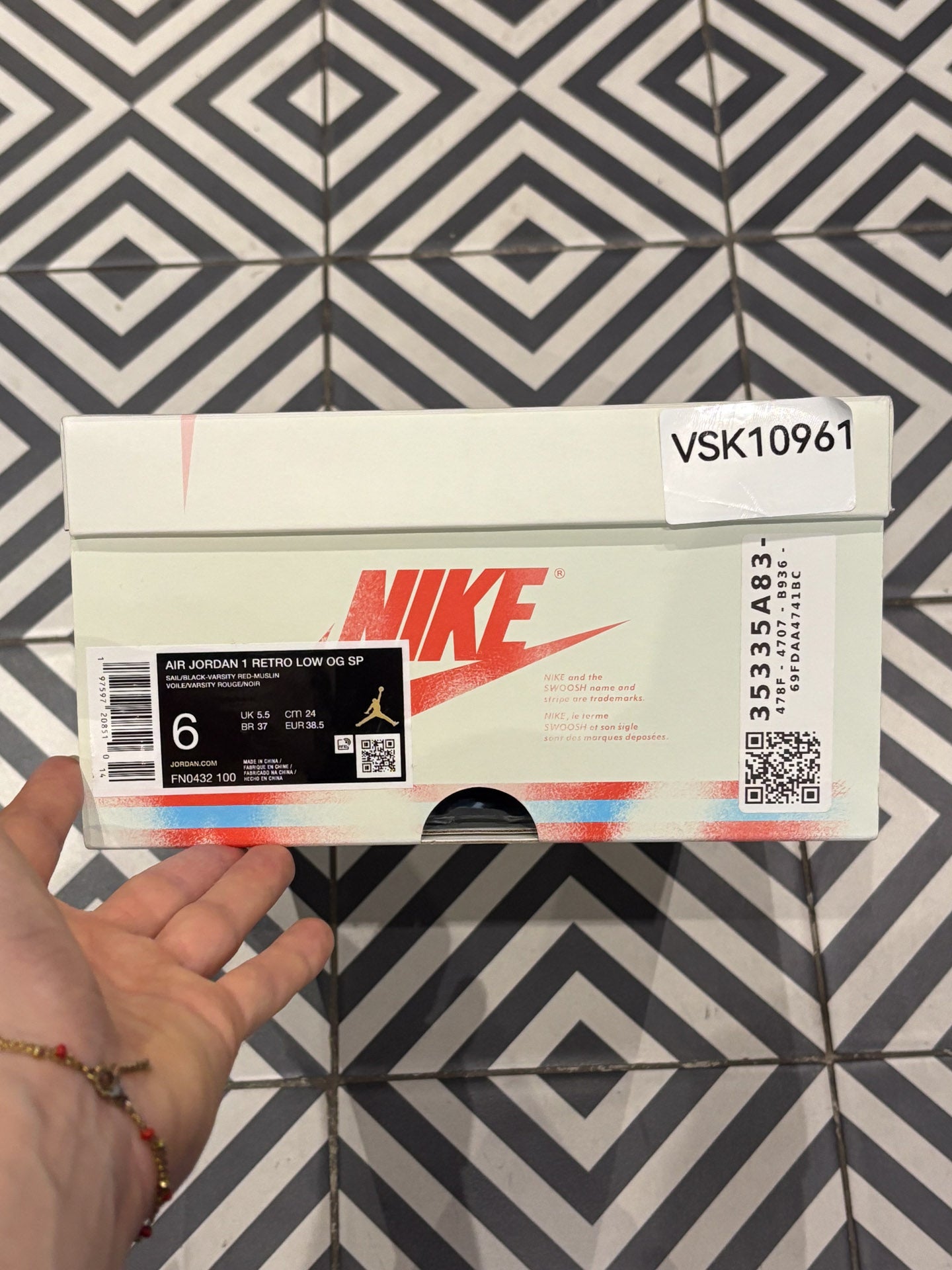 Jordan Low Trophy Room (Taille 38,5)