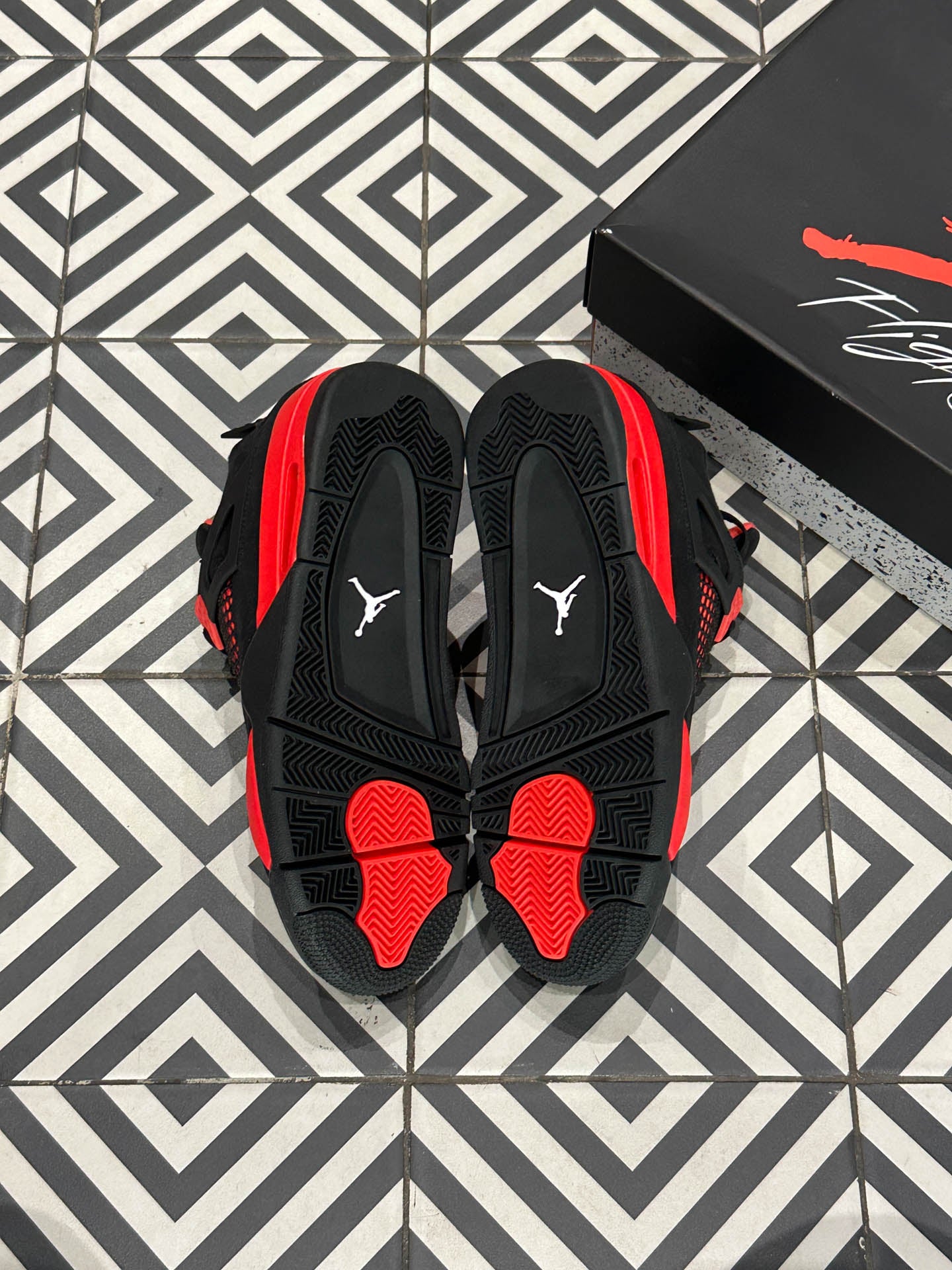 Jordan 4 Red Thunder (Taille 41)