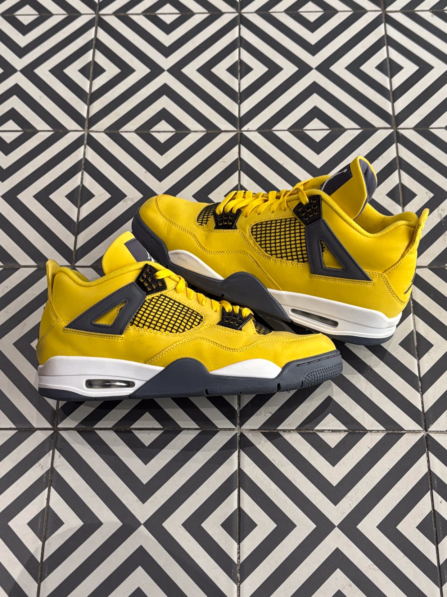 JORDAN 4 Lightning (Taille 47,5)