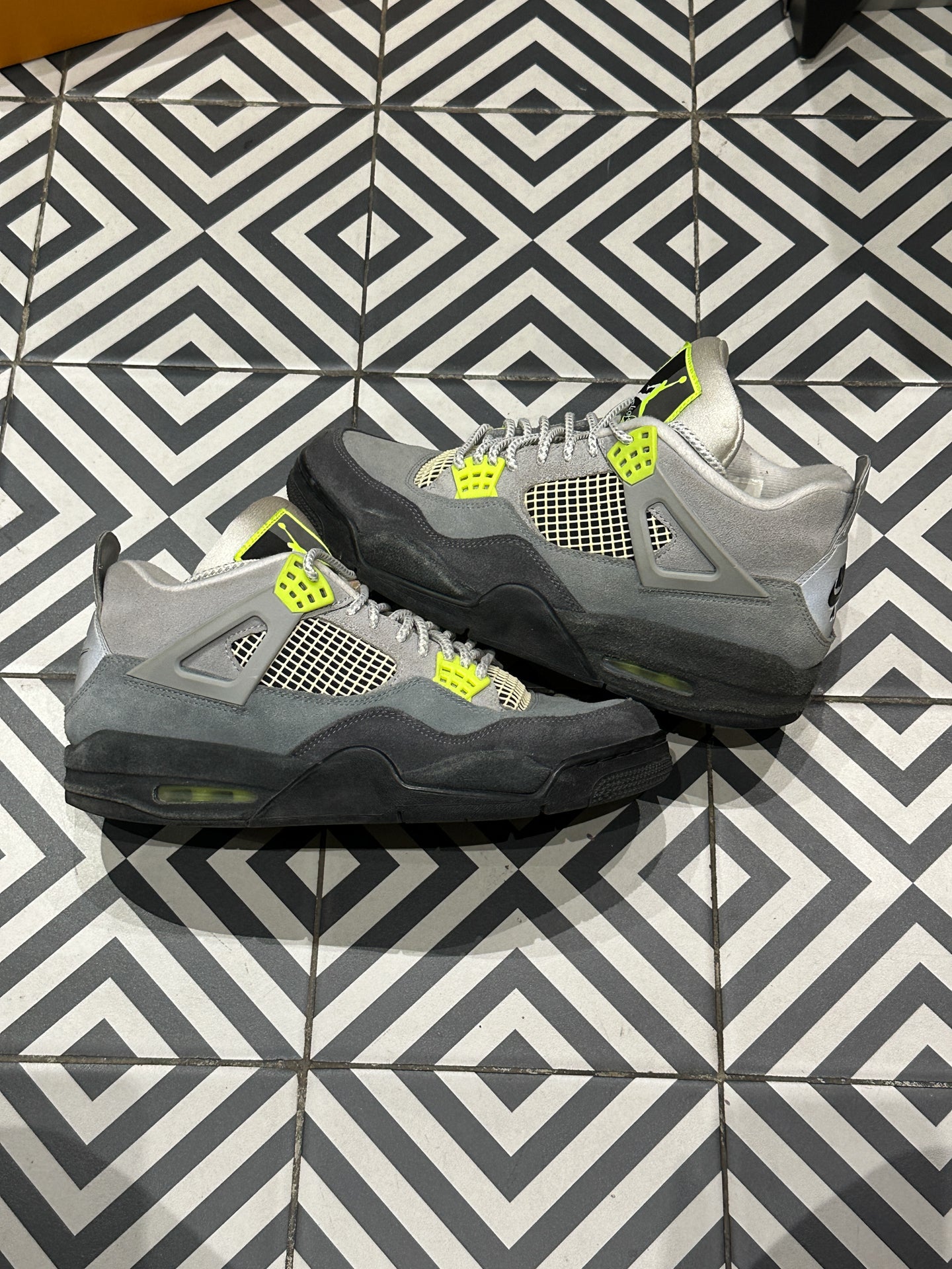 Jordan 4 Neon (Taille 44)