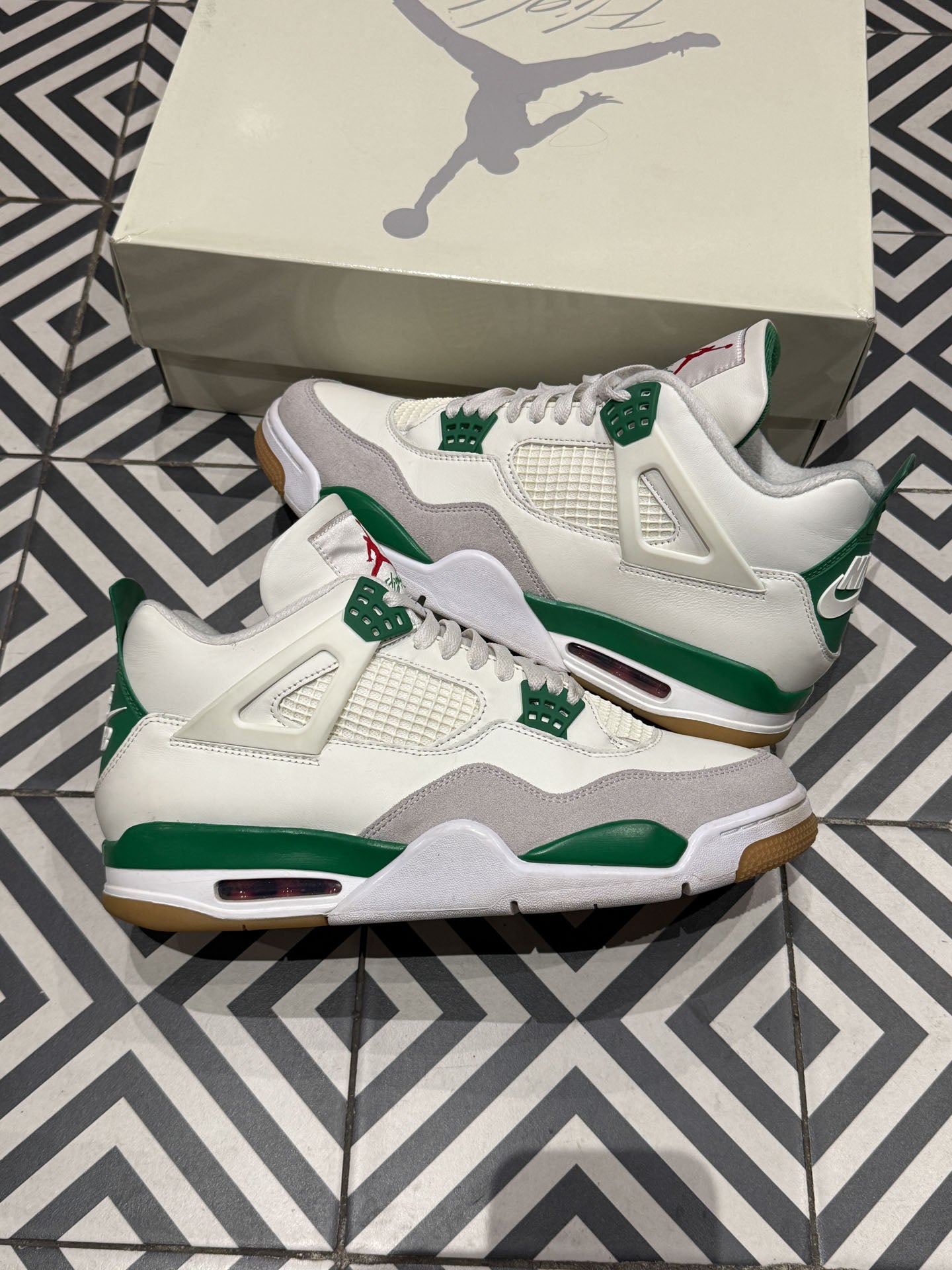 Jordan 4 SB Pine Green (Taille 46)