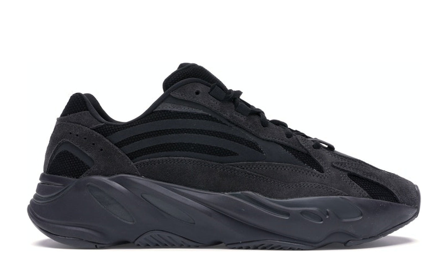 Yeezy 700 Vanta Black — officielle