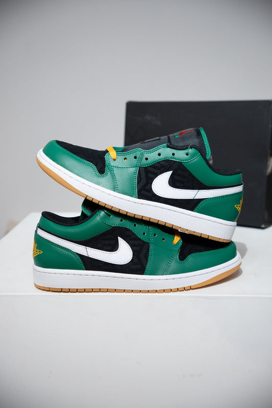 Jordan 1 Low Holiday Special (Taille 42,5)