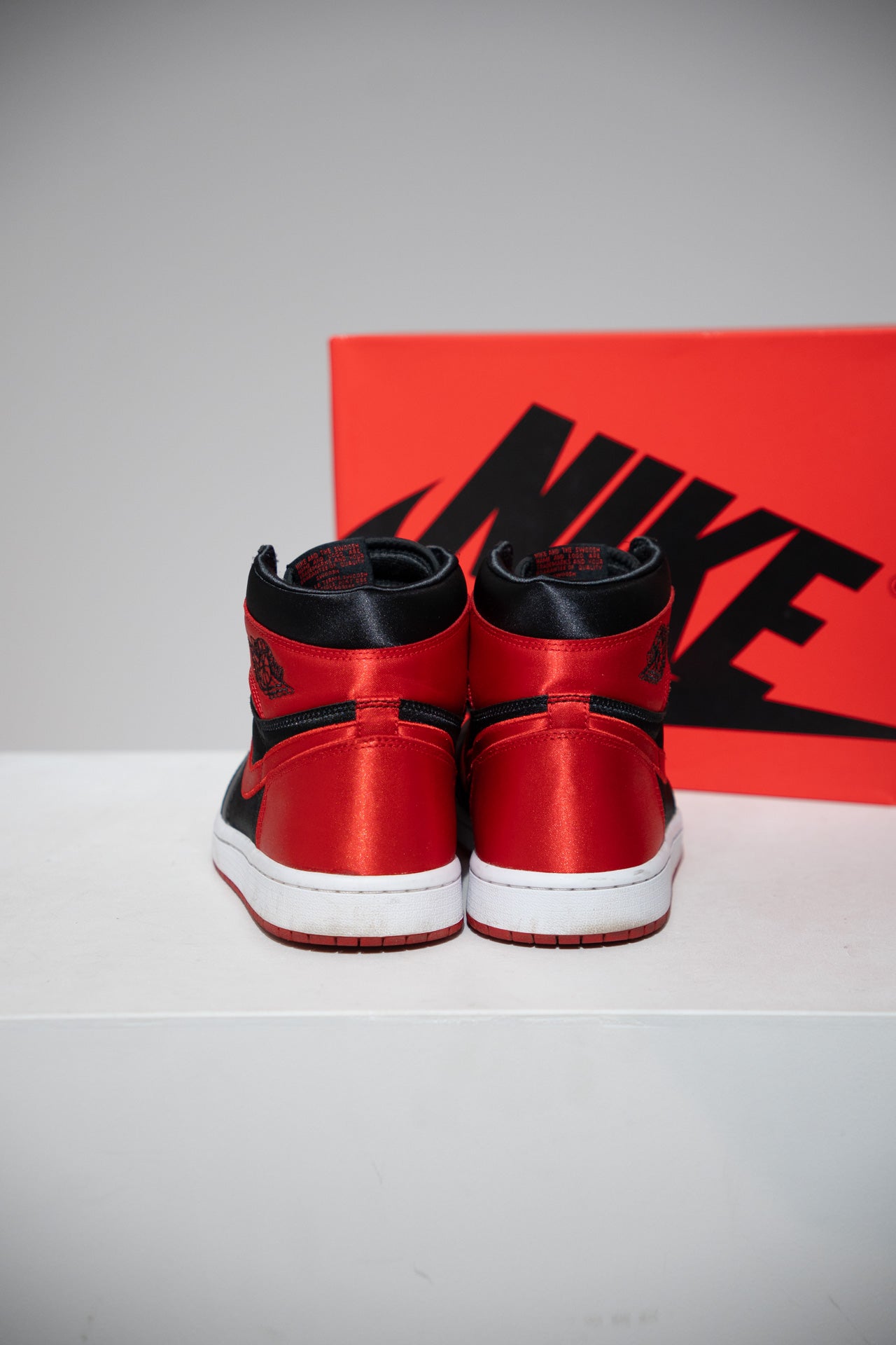 Jordan 1 High Satin Bred (Taille 41)