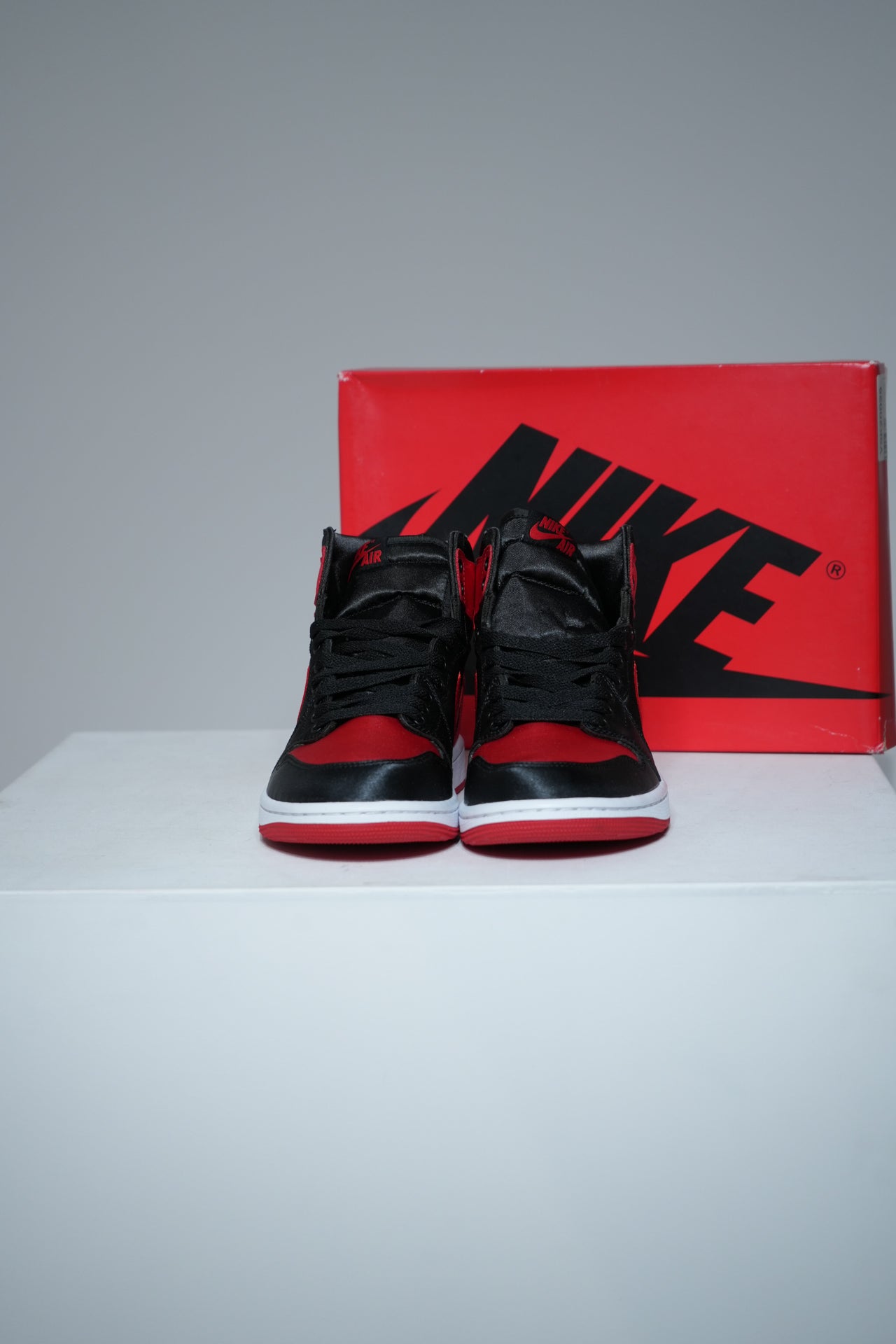 Jordan 1 High Satin Bred (Taille 42,5)