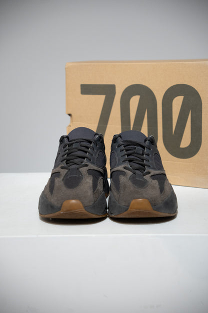 yeezy 700 Utility Black (Taille 42 2/3)
