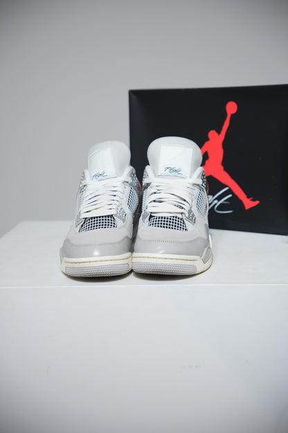 Jordan 4 Frozen Moments (Taille 42,5)