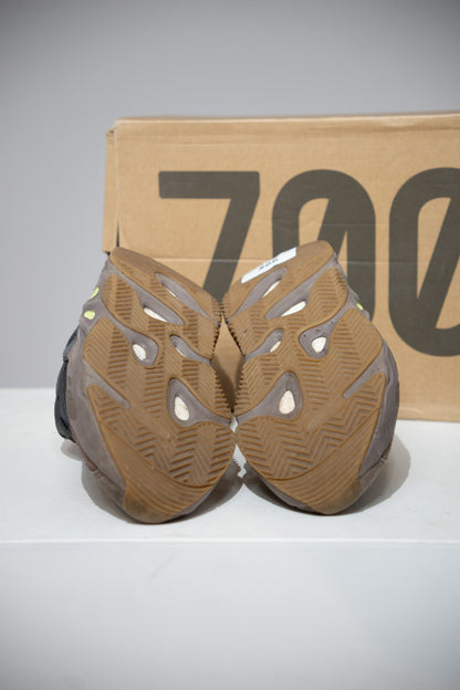 Yeezy 700 Mauve (Taille 45 1/3)