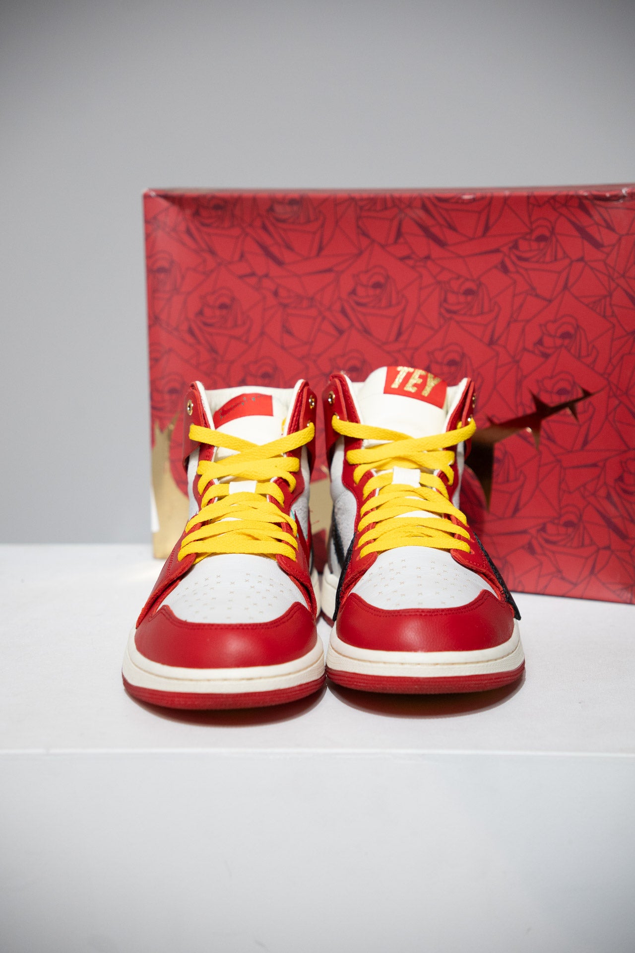 Jordan 1 High Teyana Taylor (Taille 42,5)