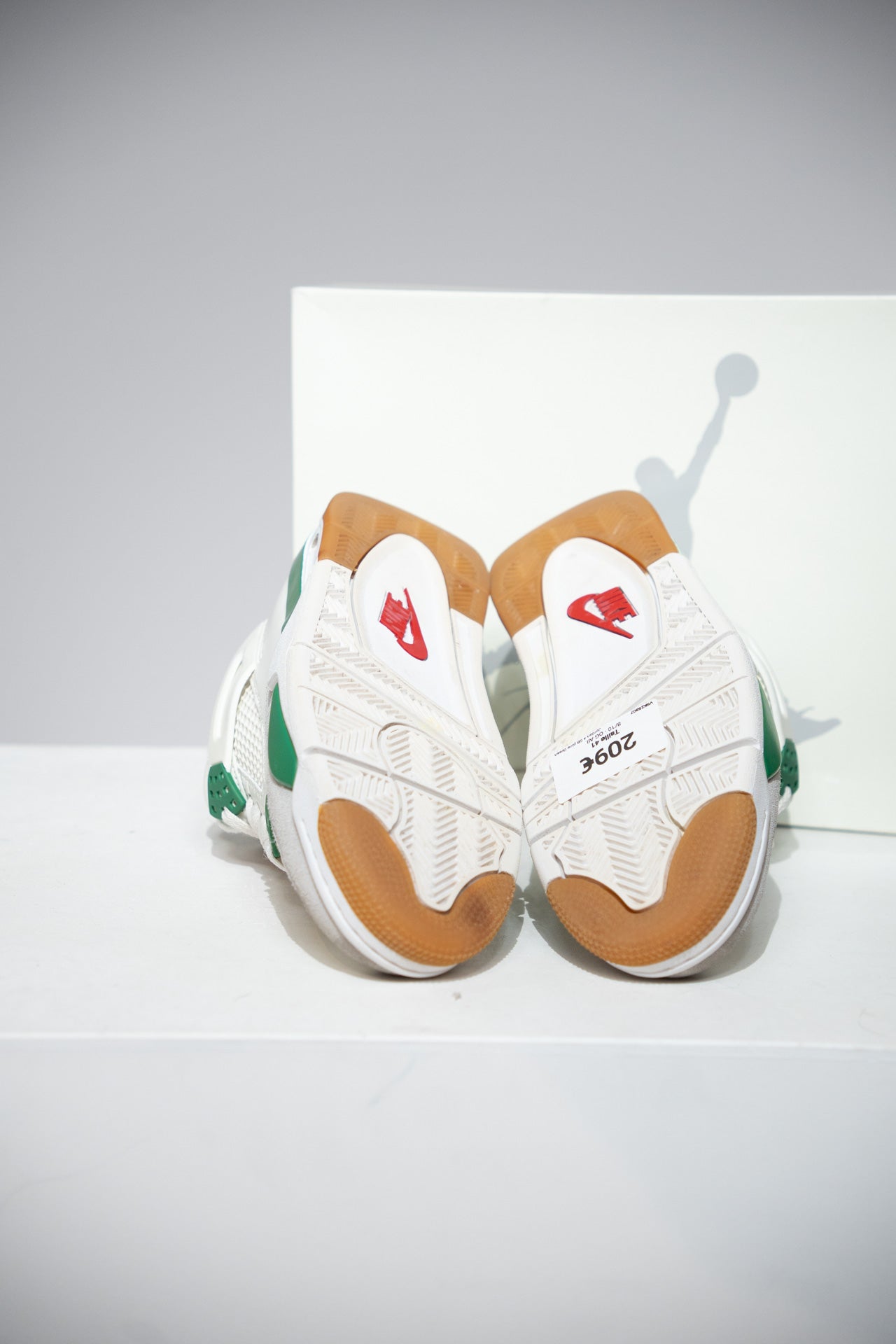 Jordan 4 SB pine Green (Taille 41)