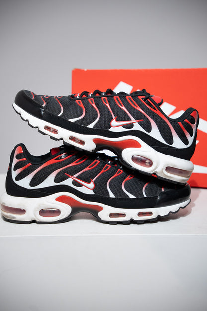 Air Max Plus (TN) Black White University Red (Taille 45,5)