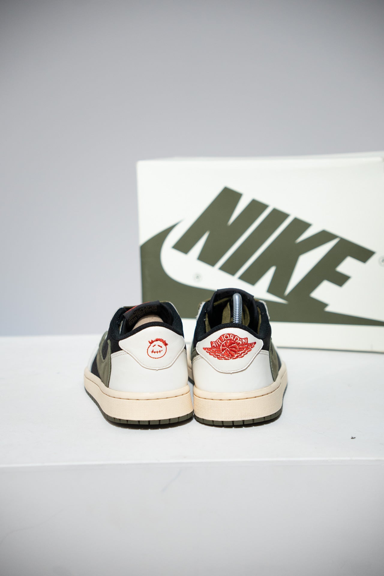 Jordan 1 Low Travis Scott Olive (Taille 39)