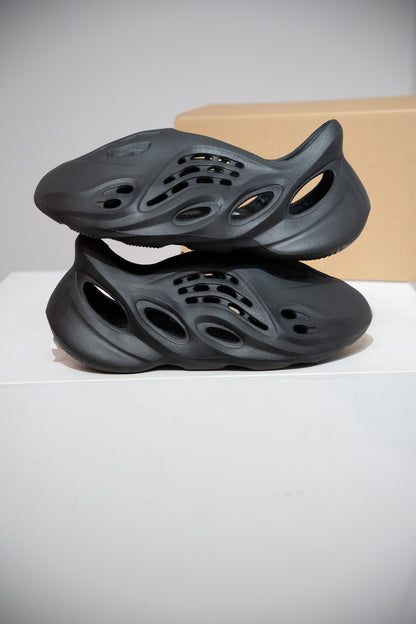 Yeezy Foam Runner Onyx (Taille 43)