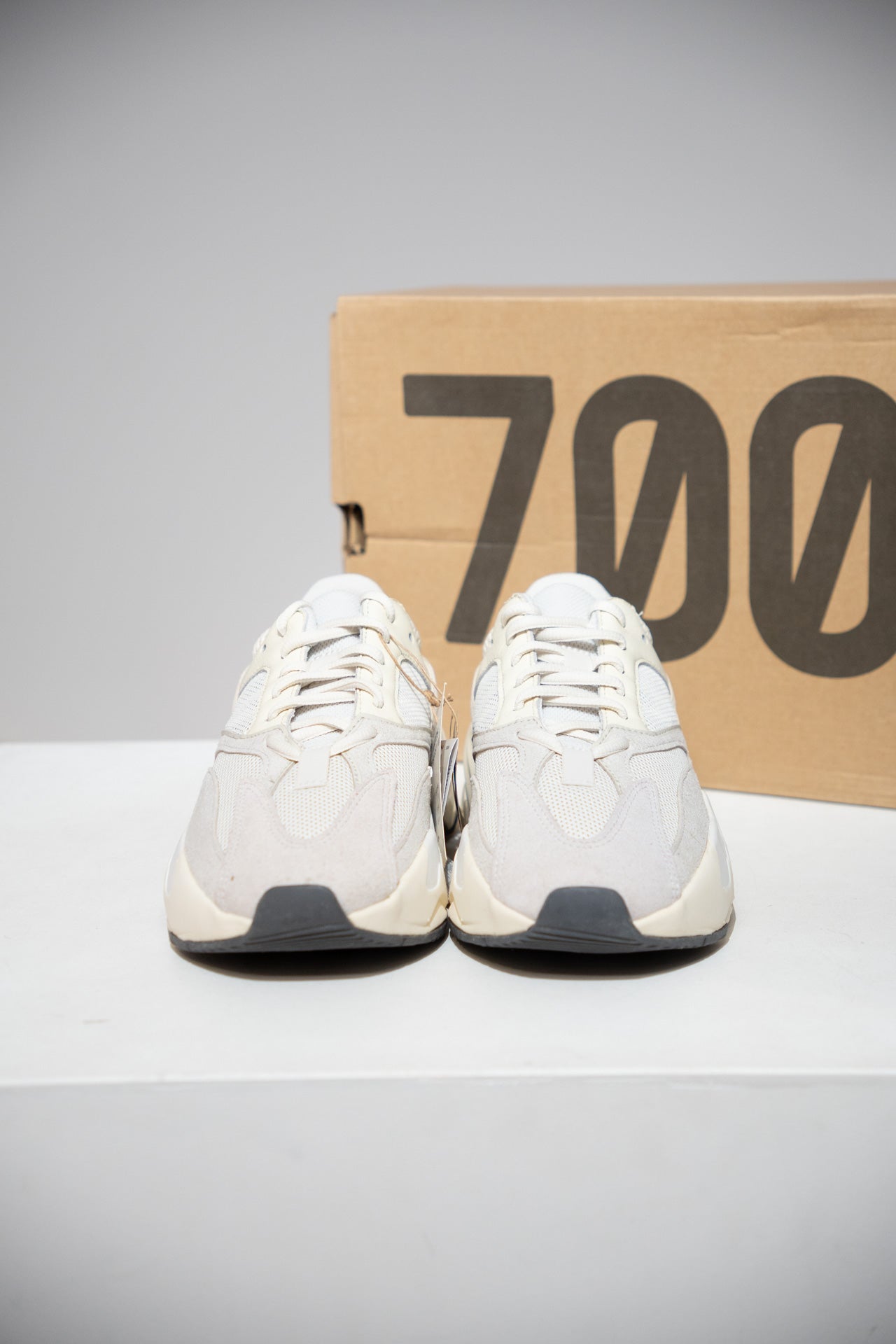 YEEZY 700 Analog (Taille 40 2/3)