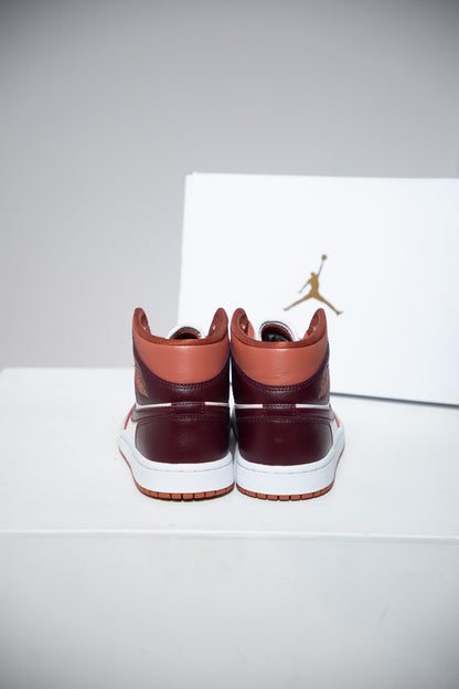 Jordan 1 Mid Dusty Peach (Taille 37,5)