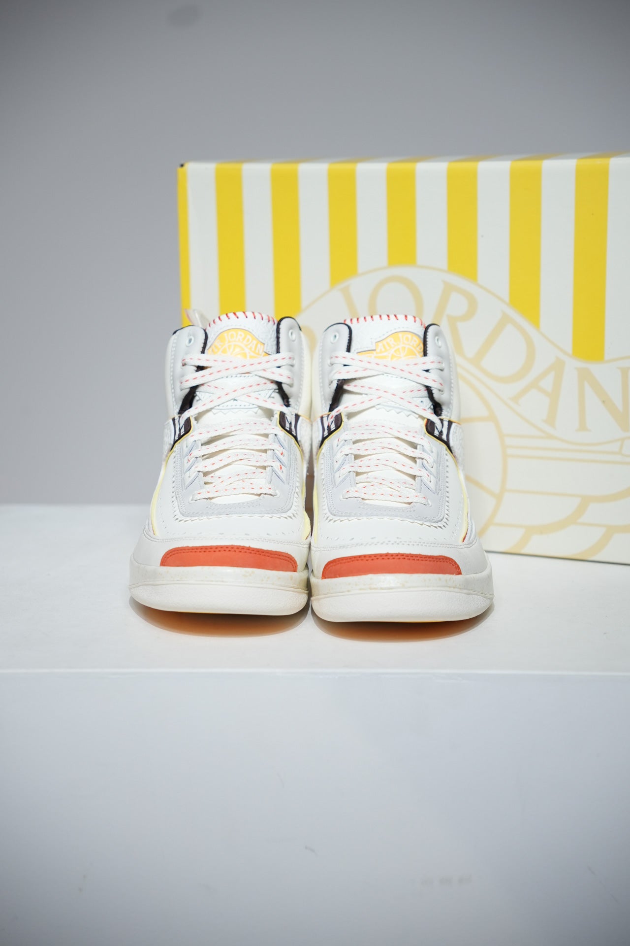 Jordan 2 Maison Chateau Rouge (Taille 47,5)