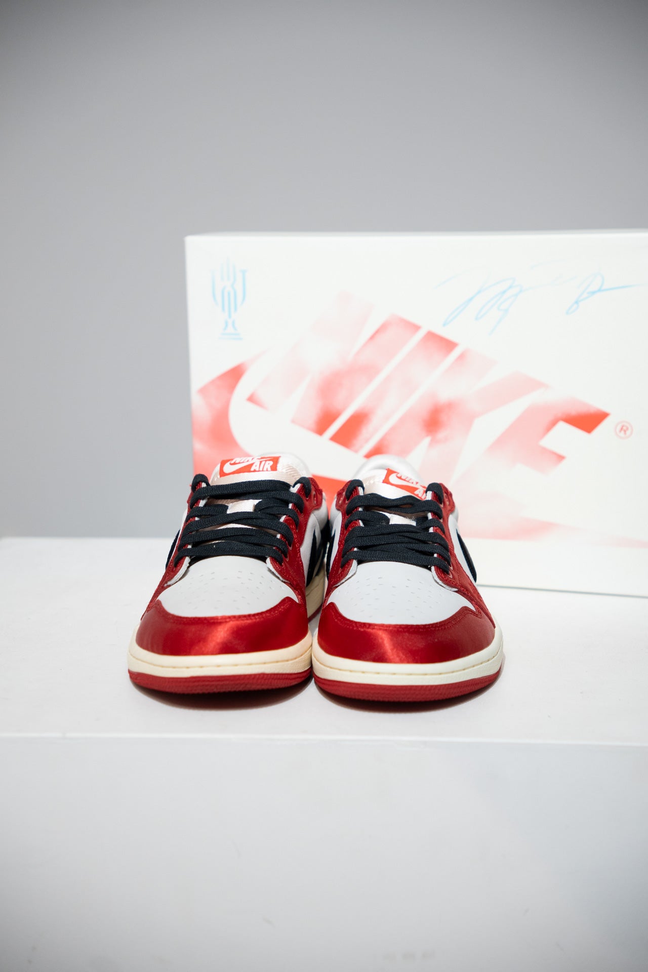 Jordan 1 Low Trophy Room (Taille 42)