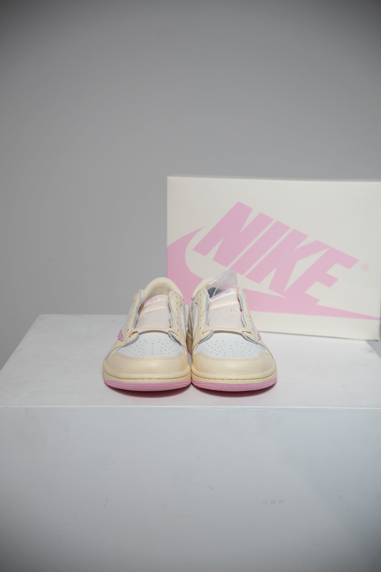 Jordan 1 Low Travis Scott Shy Pink (Taille 45)
