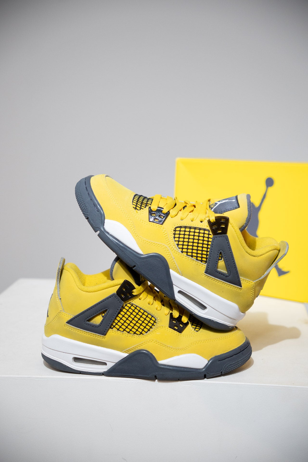 Jordan 4 Lightning GS (Taille 36,5)
