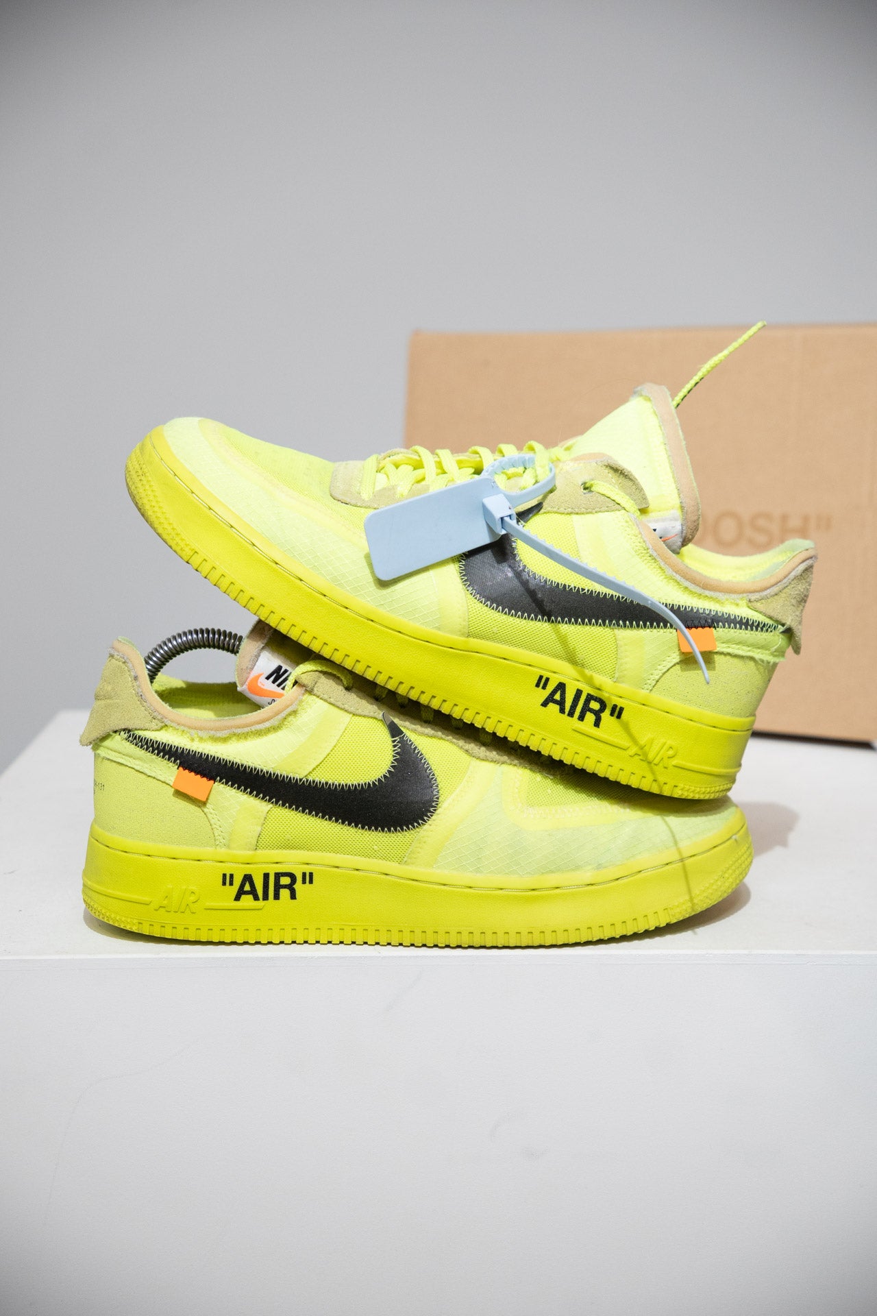 Air Force 1 Off White Volt (Taille 42,5)