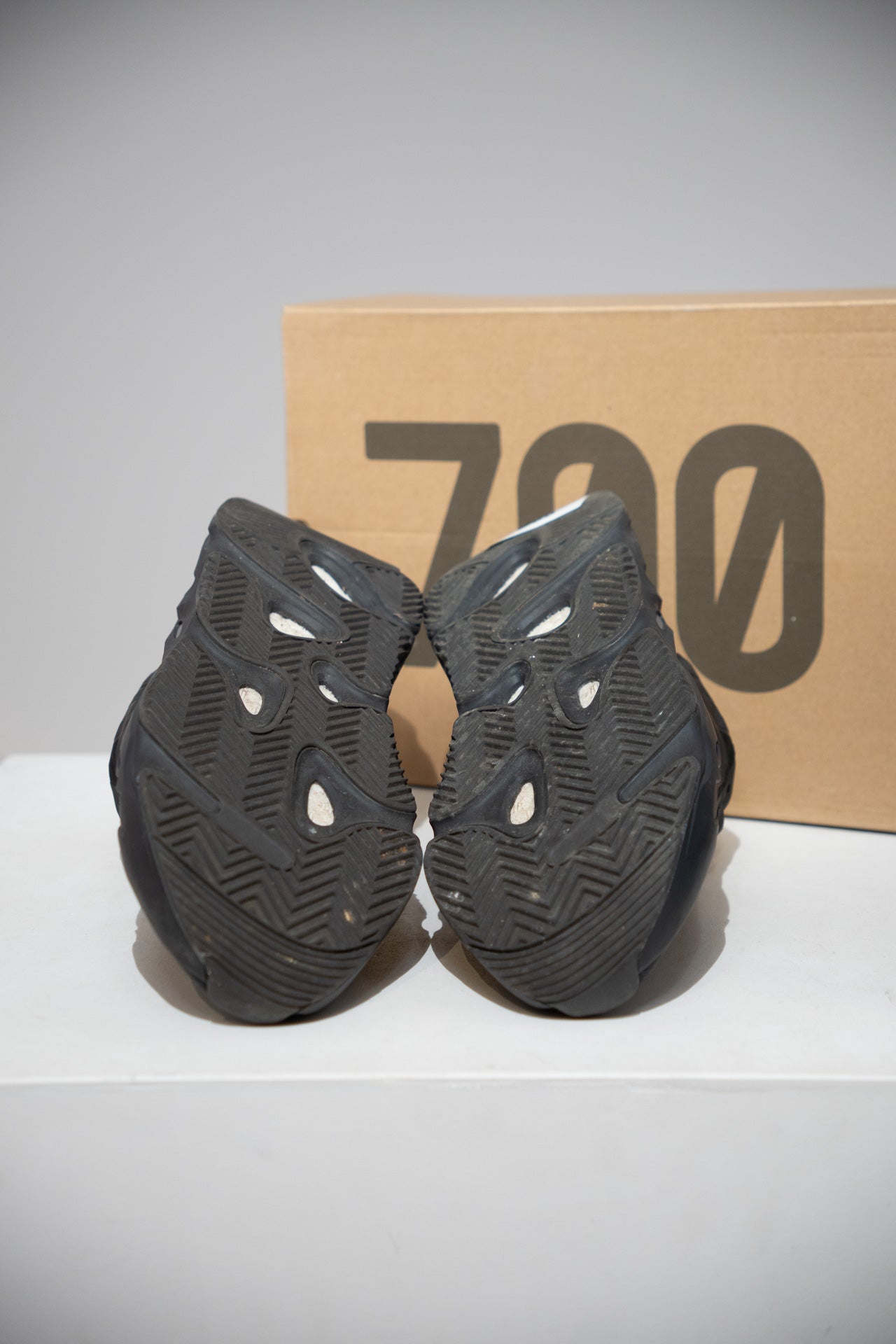 Yeezy 700 MNVN (Taille 45 1/3)