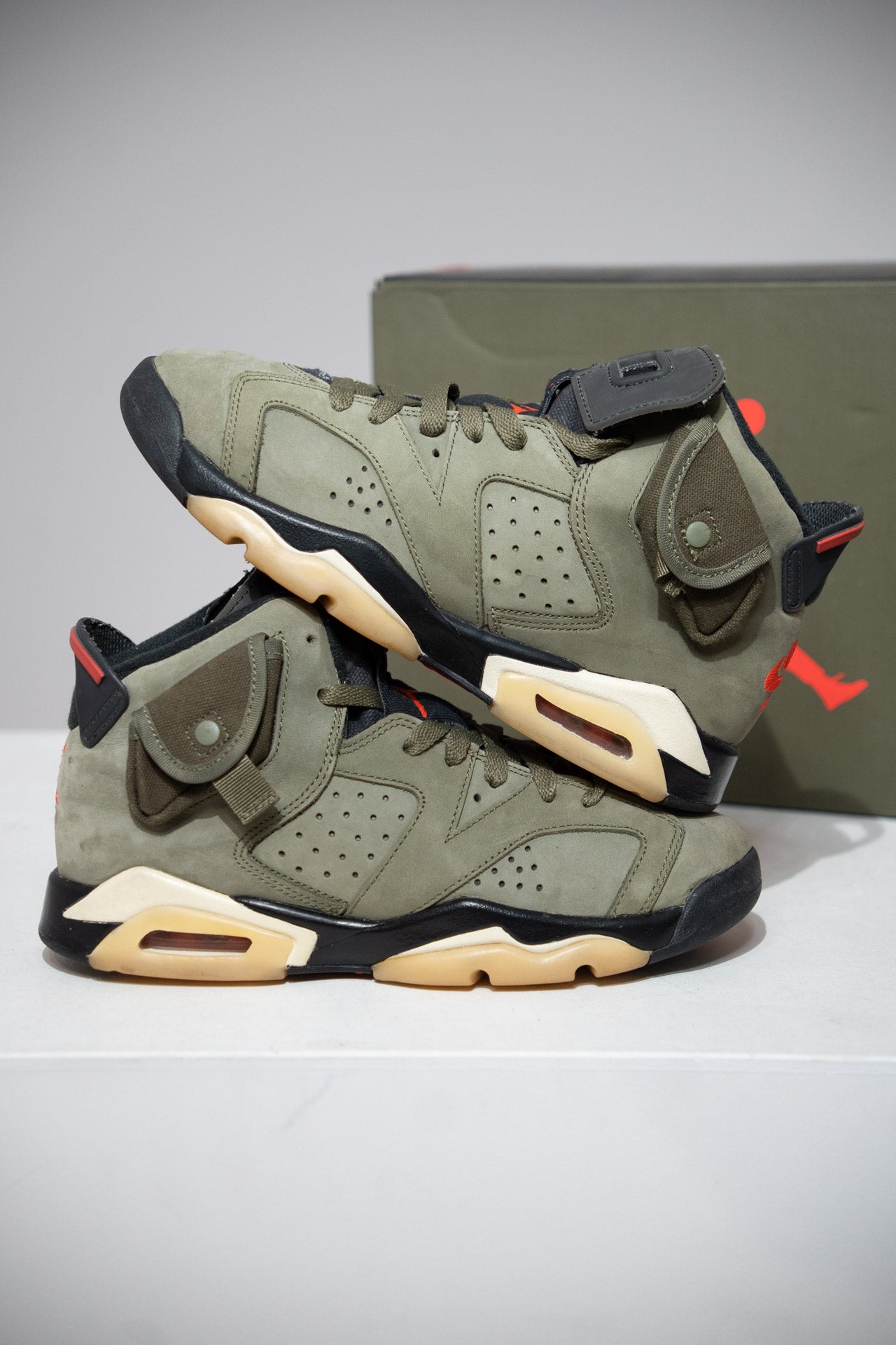 Jordan 6 Travis Scott Olive (Taille 37,5)