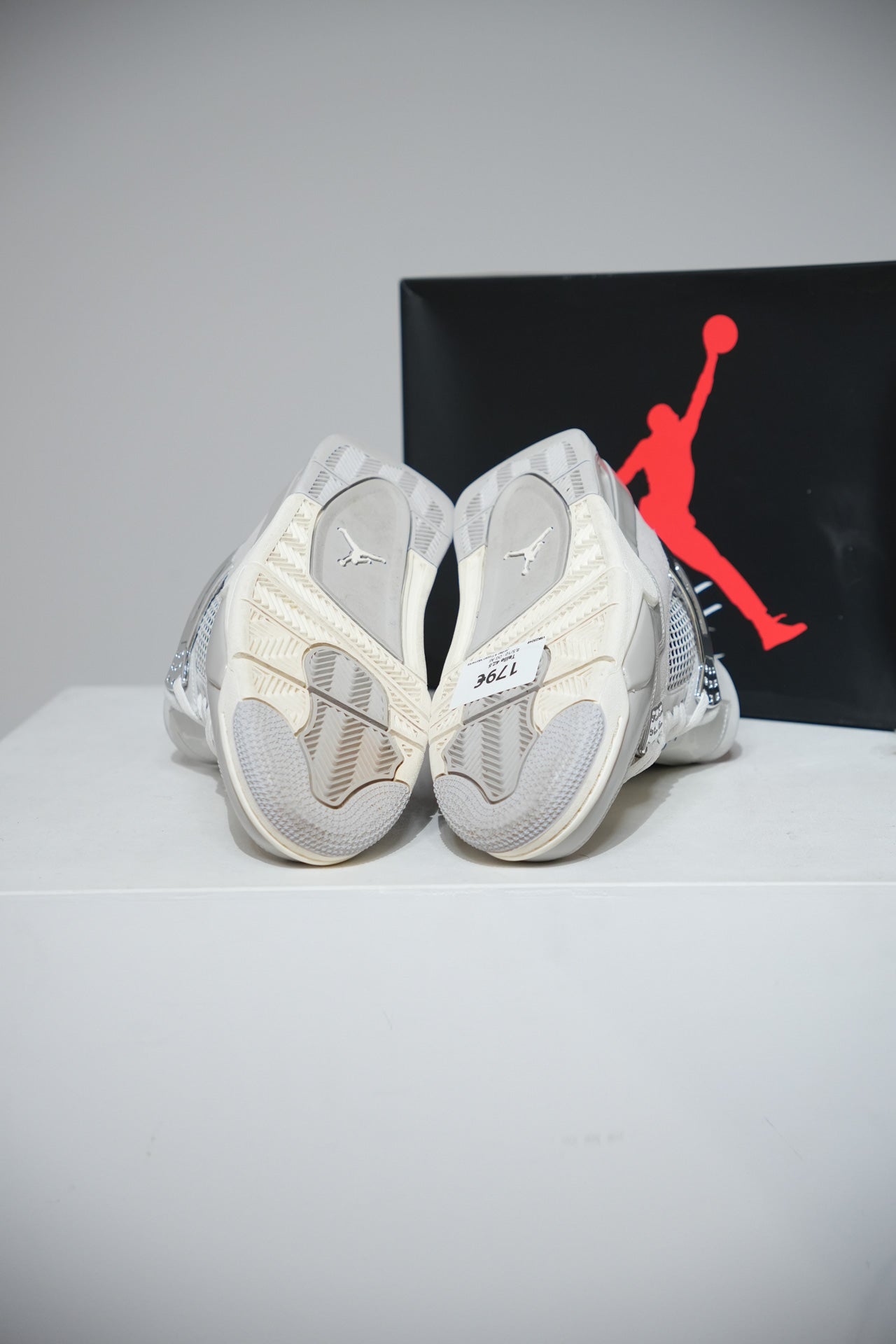 Jordan 4 Frozen Moments (Taille 42,5)