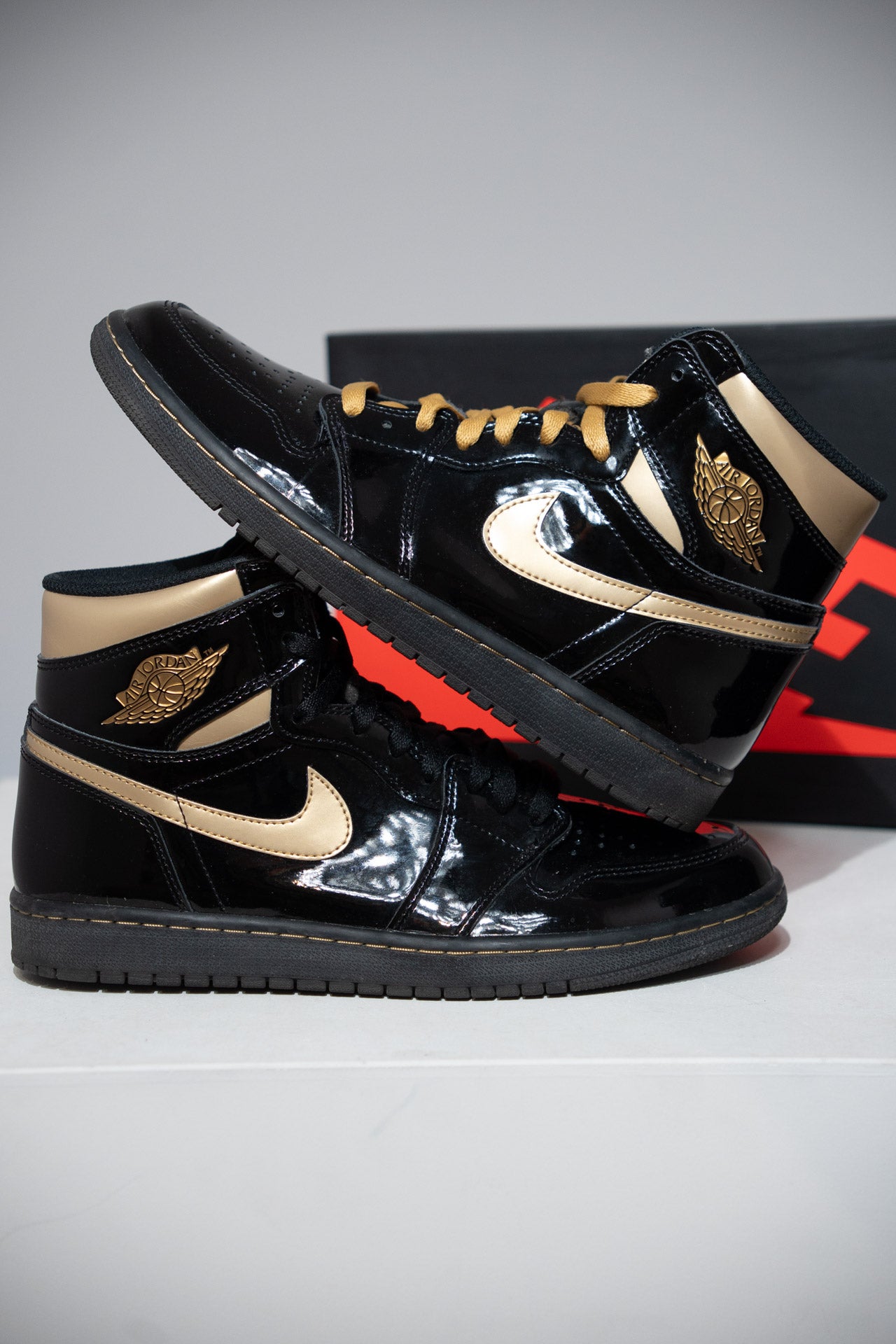 Jordan 1 High Metallic Gold (Taille 43)