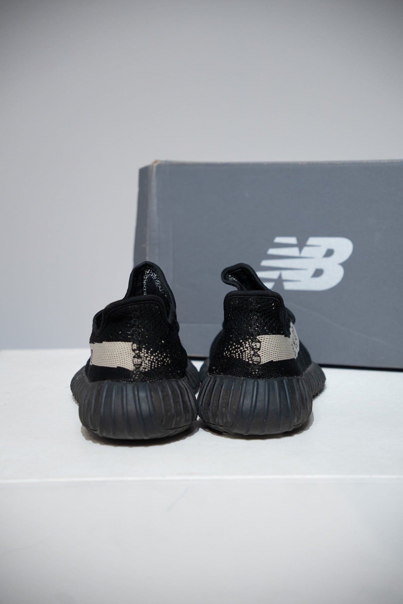 Yeezy 350 V2 Oreo (Taille 42)