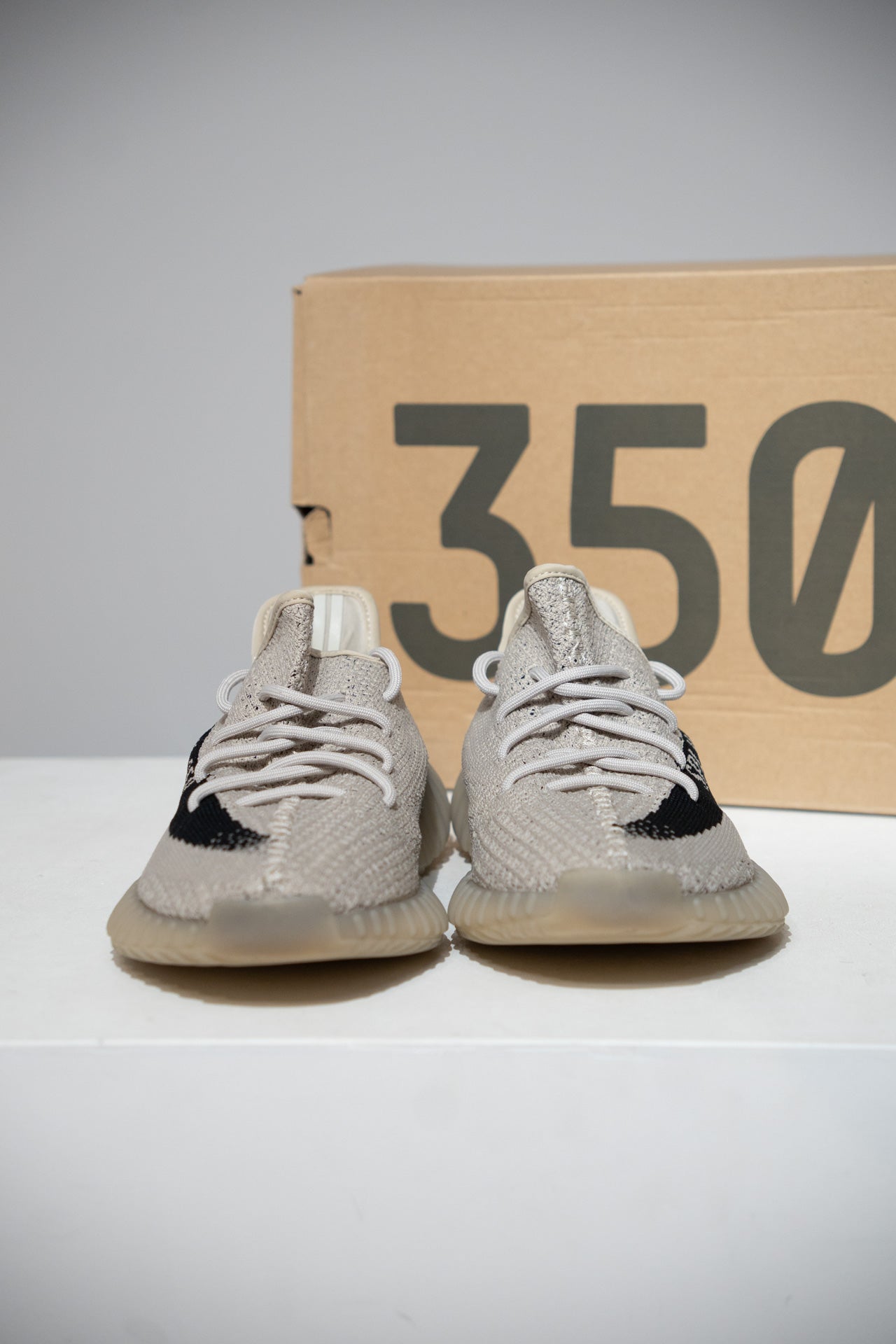 Yeezy 350 V2 Slate (Taille 44)