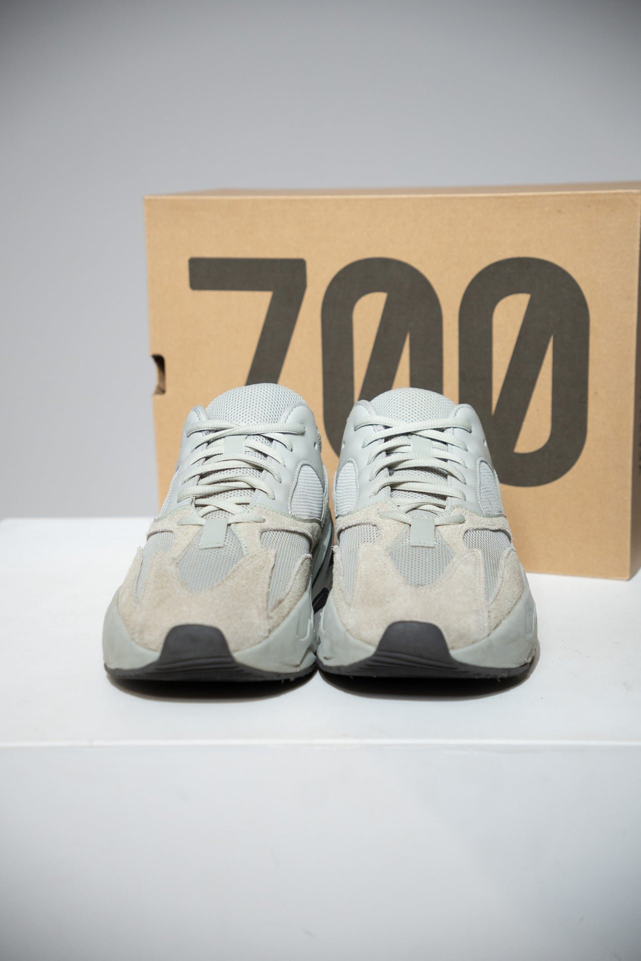 Yeezy 700 Salt (Taille 44)