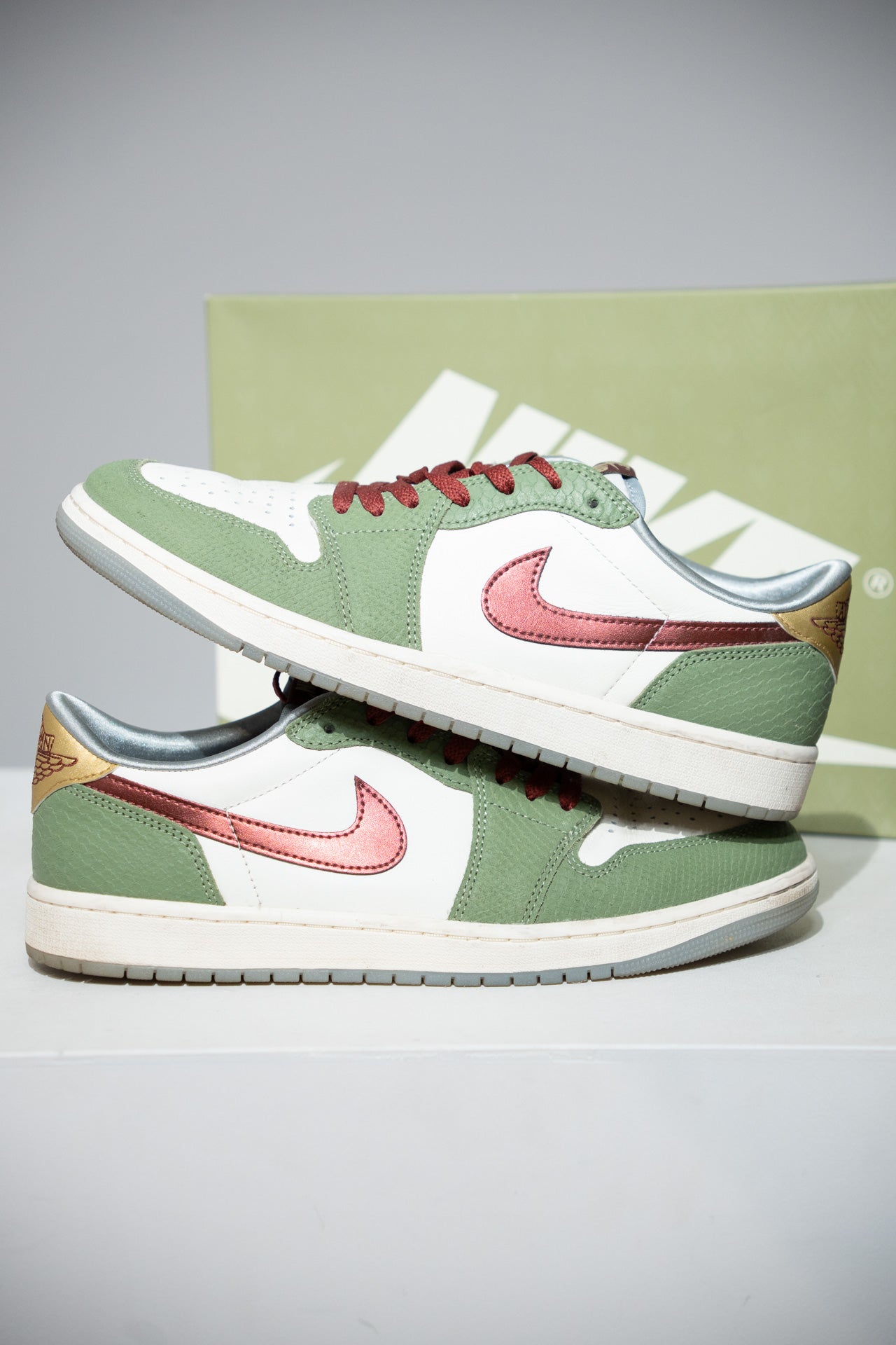 Jordan 1 Low year of The dragon (Taille 44,5)