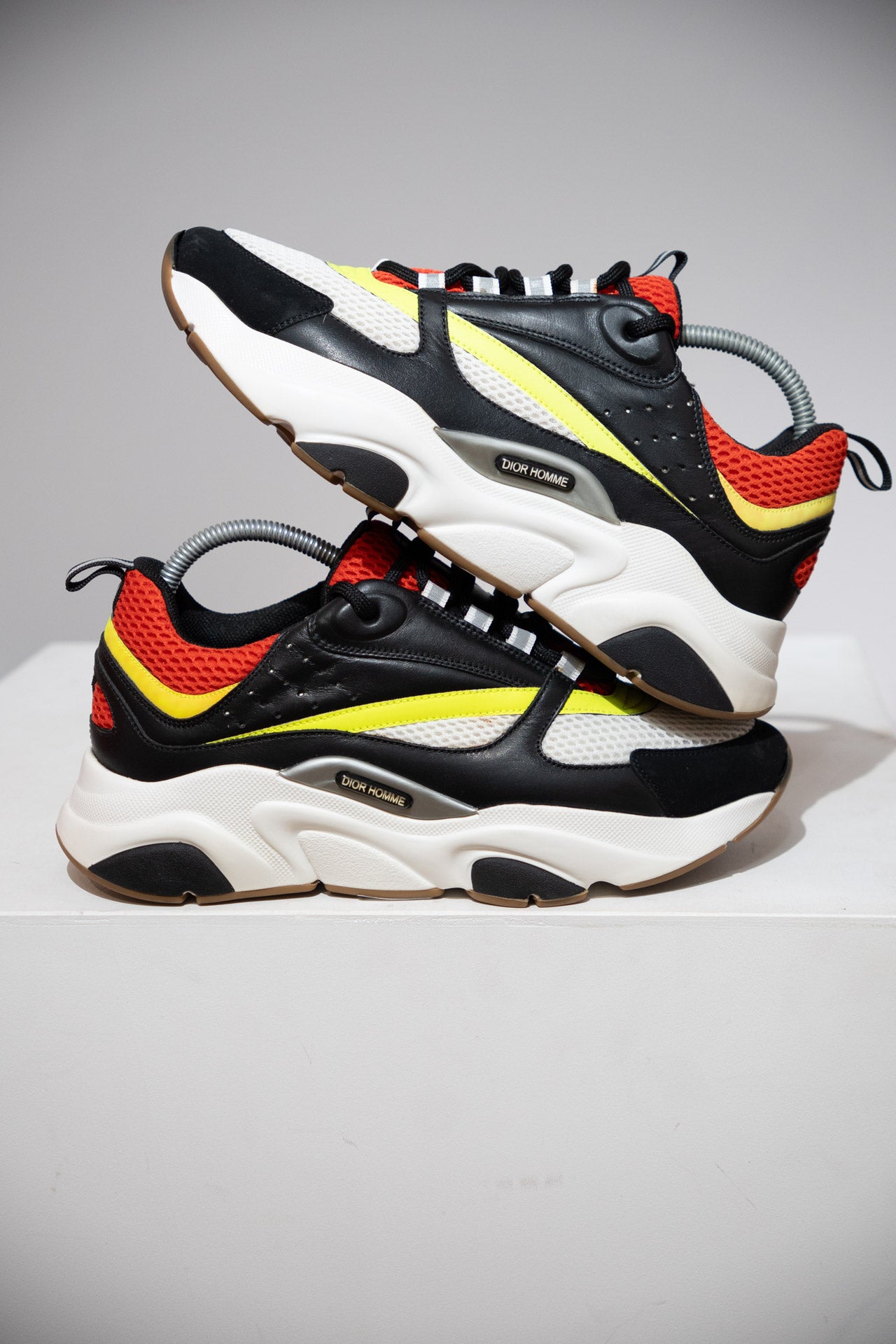 B22 Black Yellow Red (Taille 41)