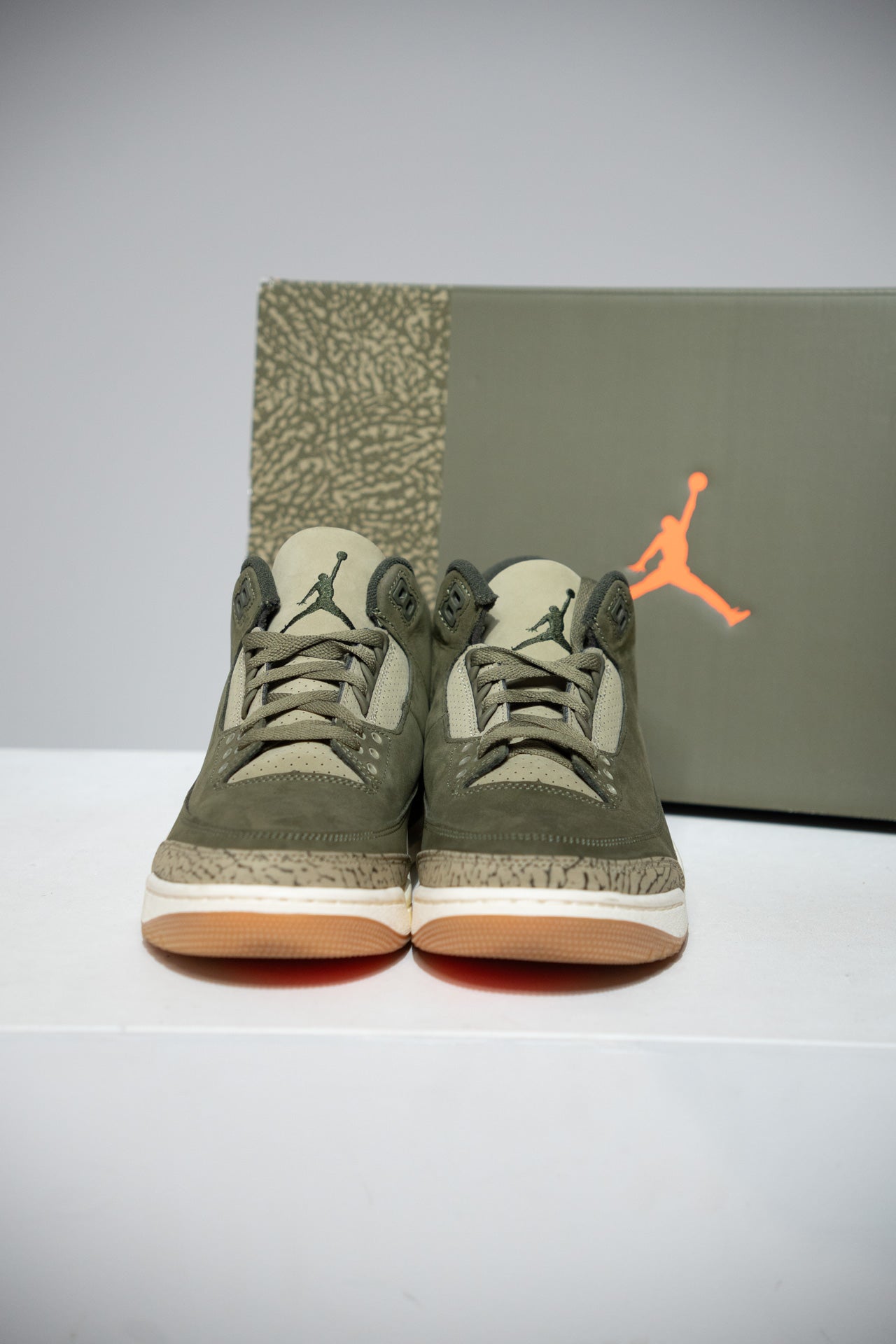 Jordan 3 Family (Taille 43)
