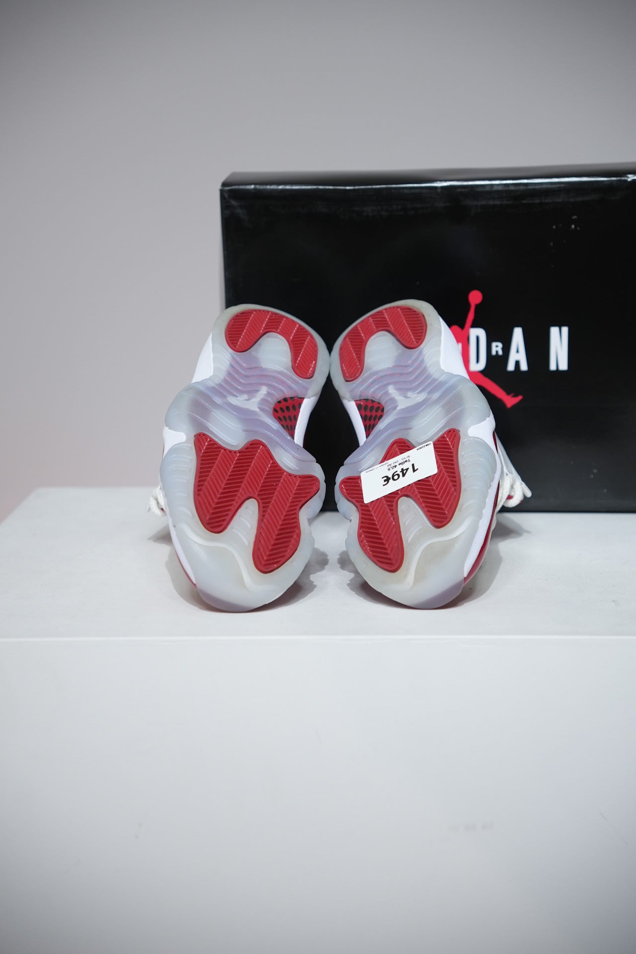 Jordan 11 Cherry (Taille 40,5)