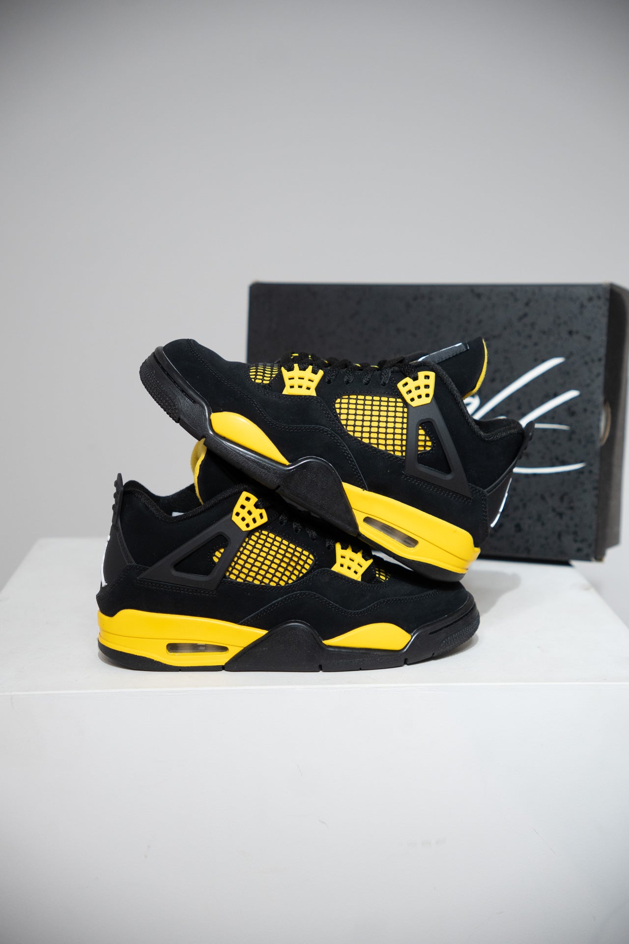 Jordan 4 Thunder (Taille 40)