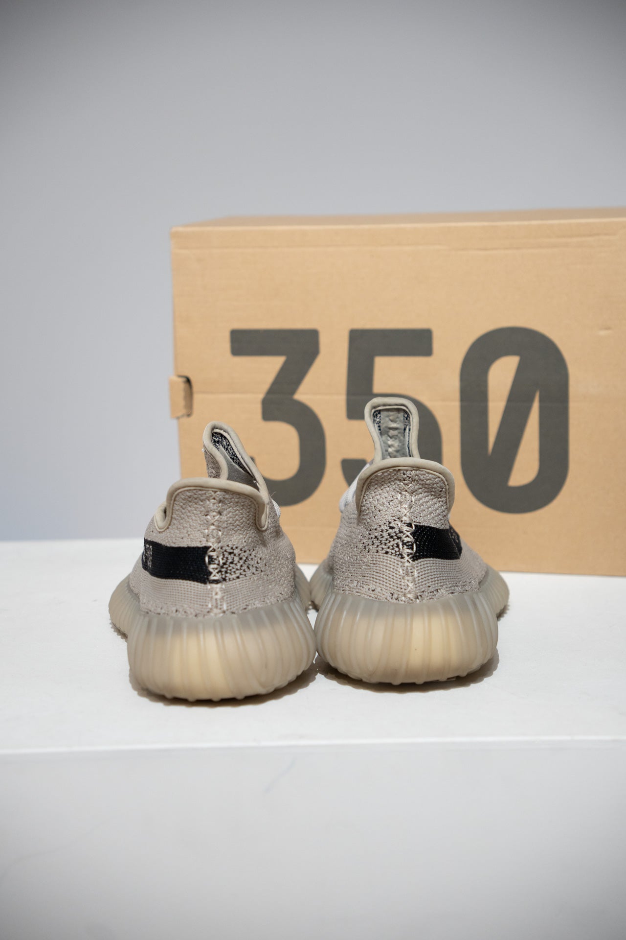 Yeezy 350 V2 Slate (Taille 42)