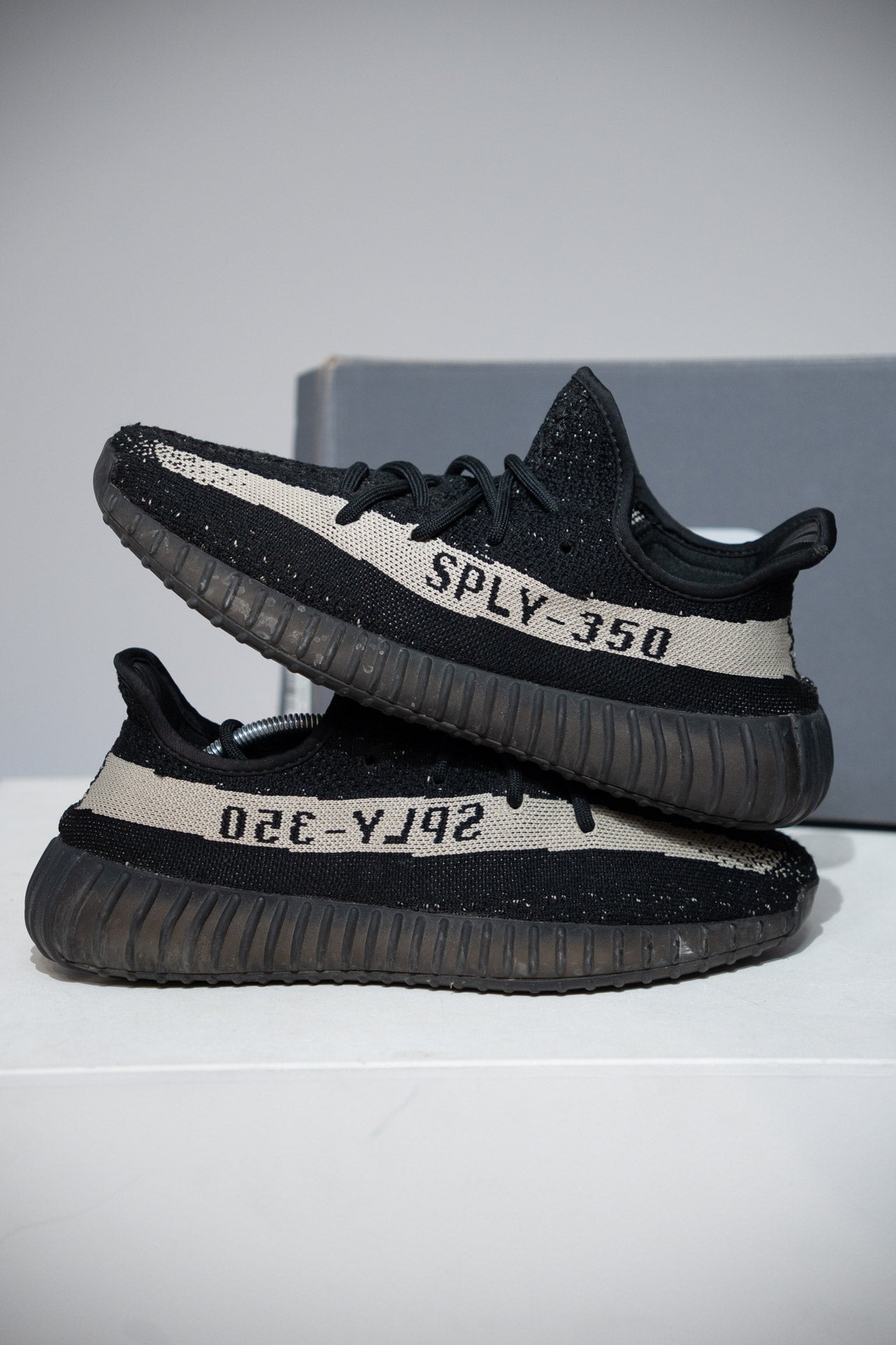 Yeezy 350 V2 Oreo (Taille 42)