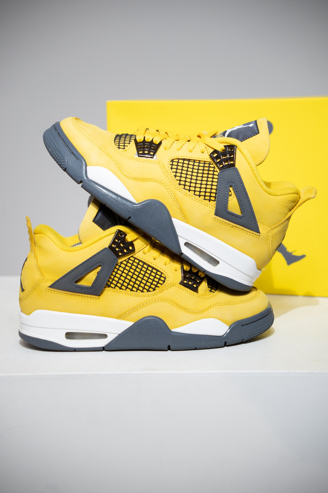 Jordan 4 Lightning (Taille 40)