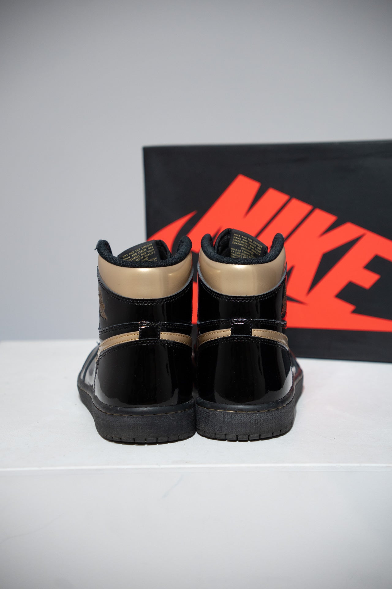 Jordan 1 High Metallic Gold (Taille 43)