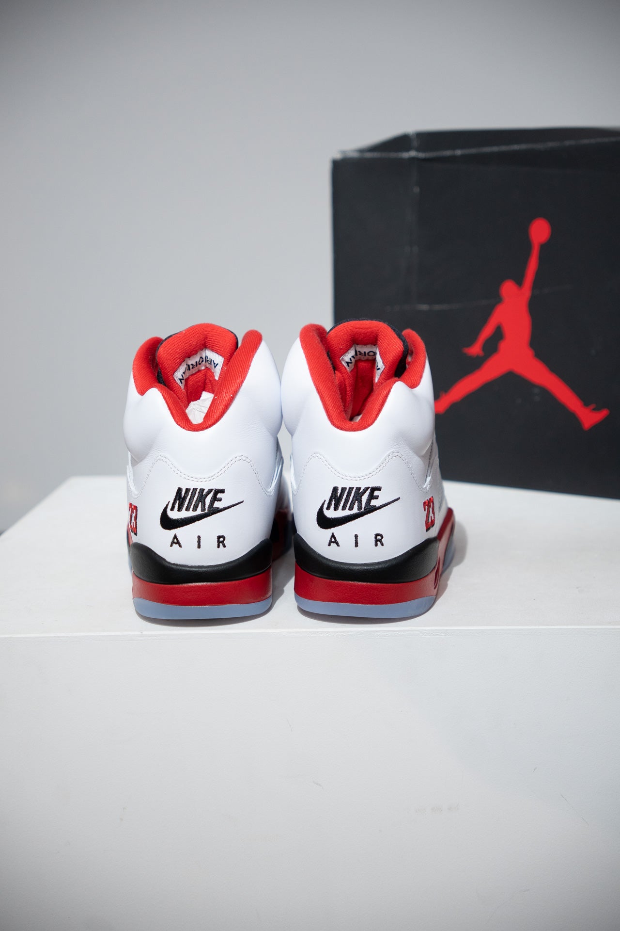 Jordan 5 Fire Red Black Language (Taille 44,5)