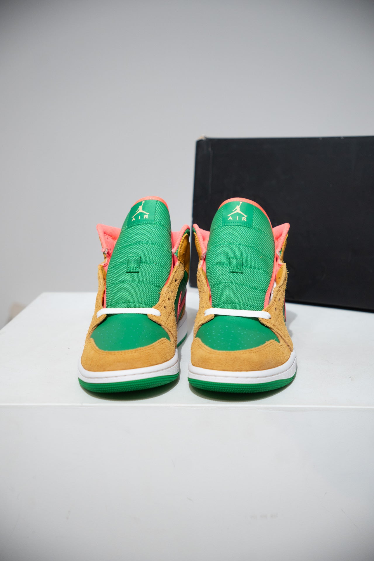 Jordan 1 Mid Wheat (Taille 42,5)