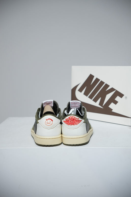 Jordan 1 Low Travis Scott Medium Olive (Taille 40)