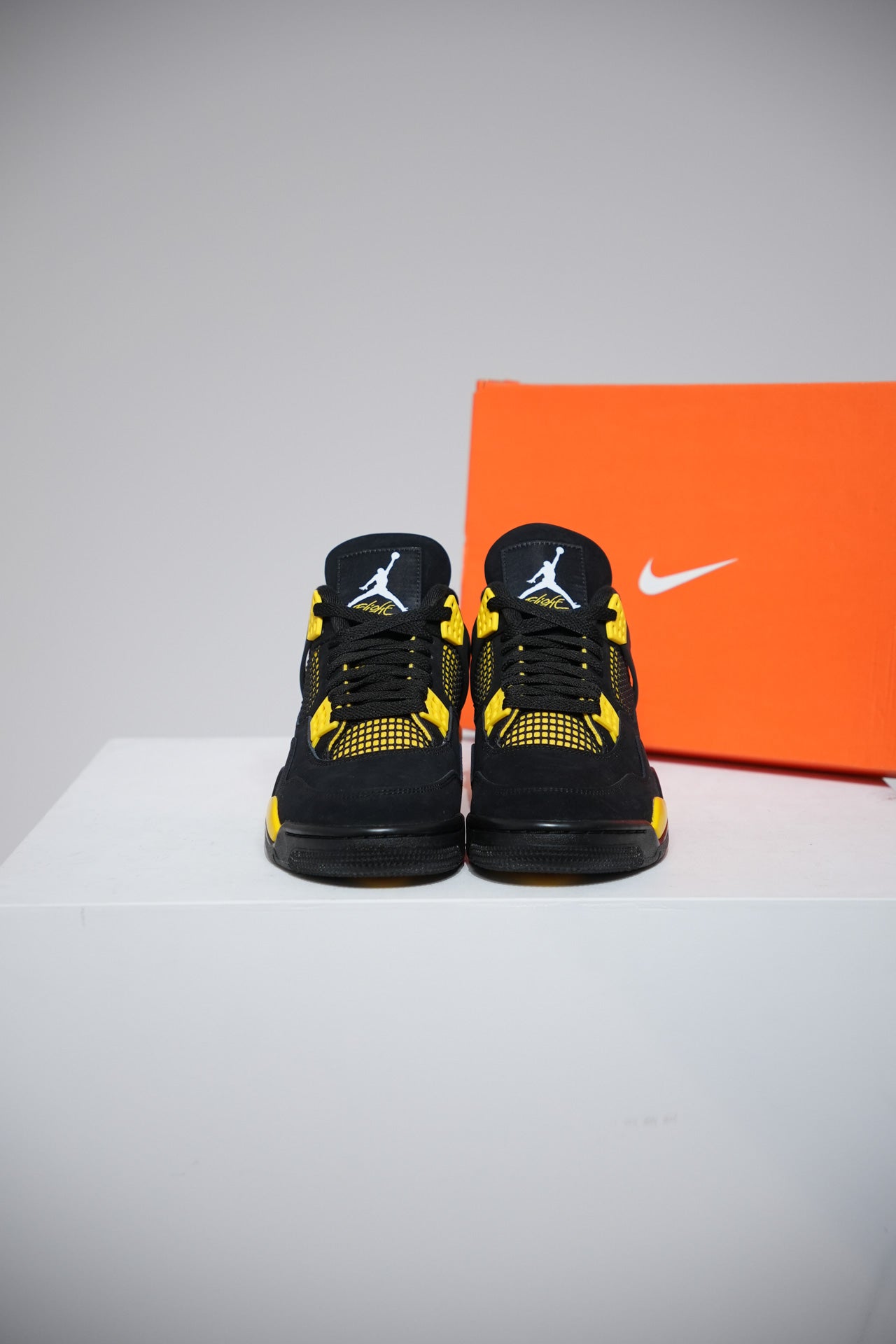 Jordan 4 Thunder (Taille 42,5)