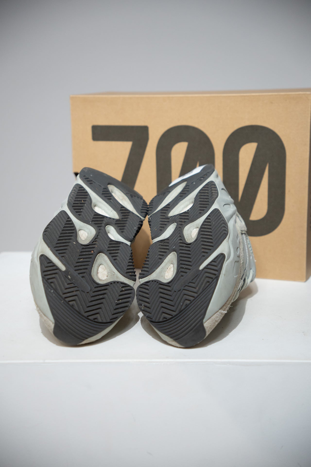 Yeezy 700 Salt (Taille 44)