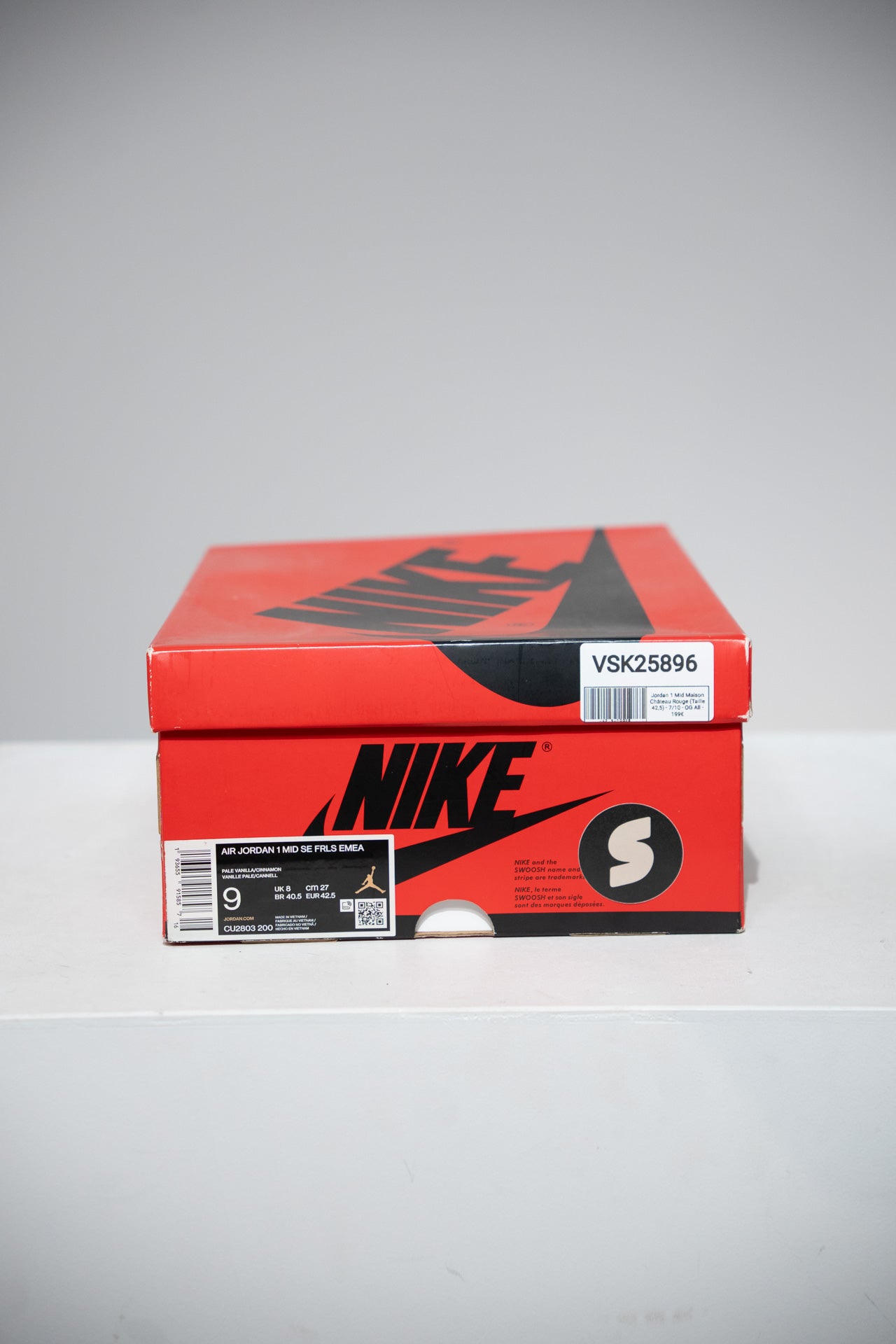 Jordan 1 Mid Maison Château Rouge (Taille 42,5)