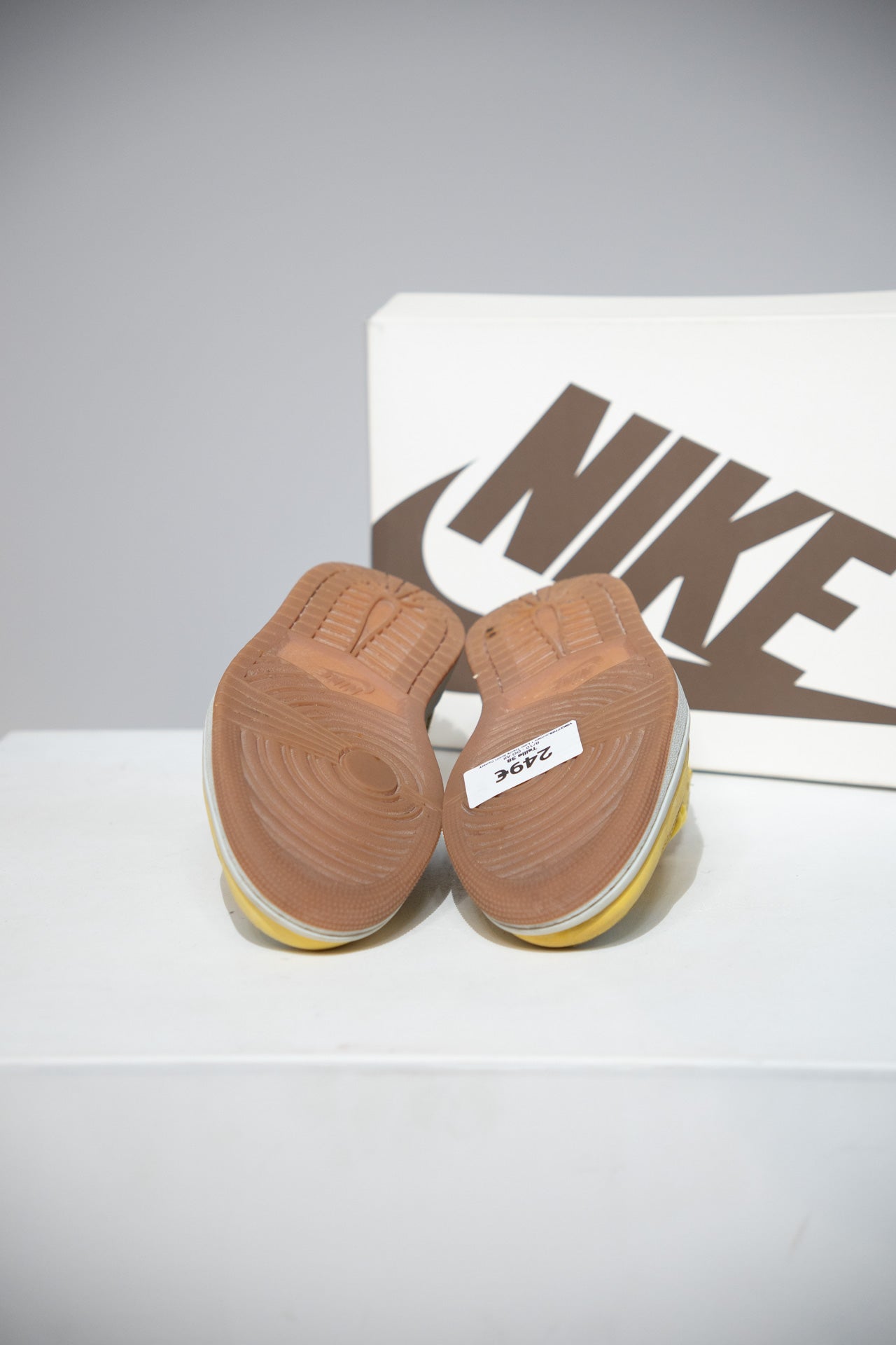 Jordan 1 Low Travis Scott Canary Yellow (Taille 38)