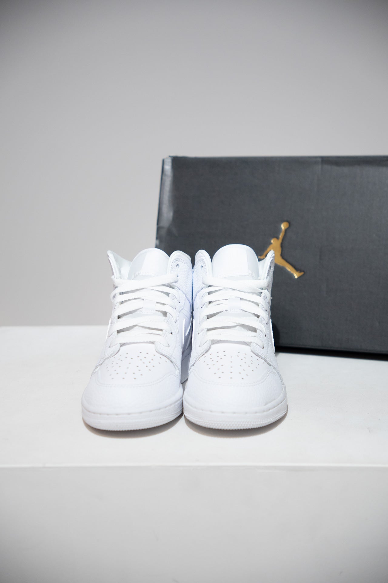 Jordan 1 Mid Triple White (Taille 38)